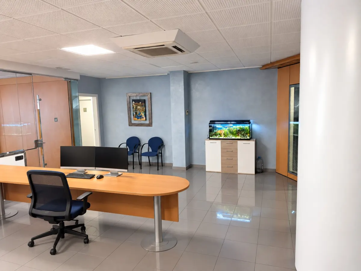 Zona de recepción y sala de espera del despacho de Gabinete Pericial Toledano en Lleida